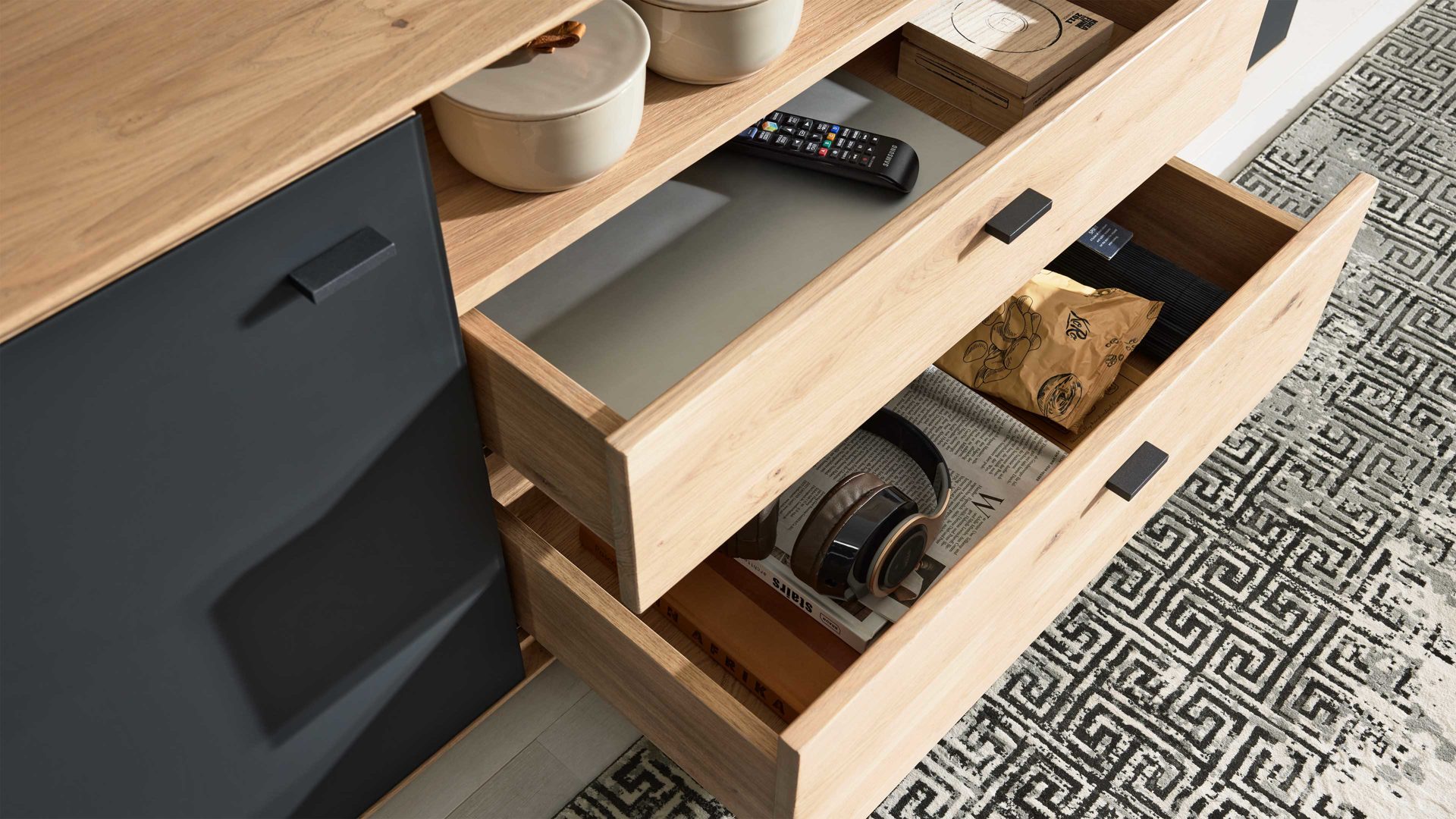 Wohnwand Interliving aus Holz in Holzfarben Interliving Wohnzimmer Serie 2025 - Wohnwand Wildeiche, Anthrazit & Kork - vierteilig, Breite ca. 325 cm