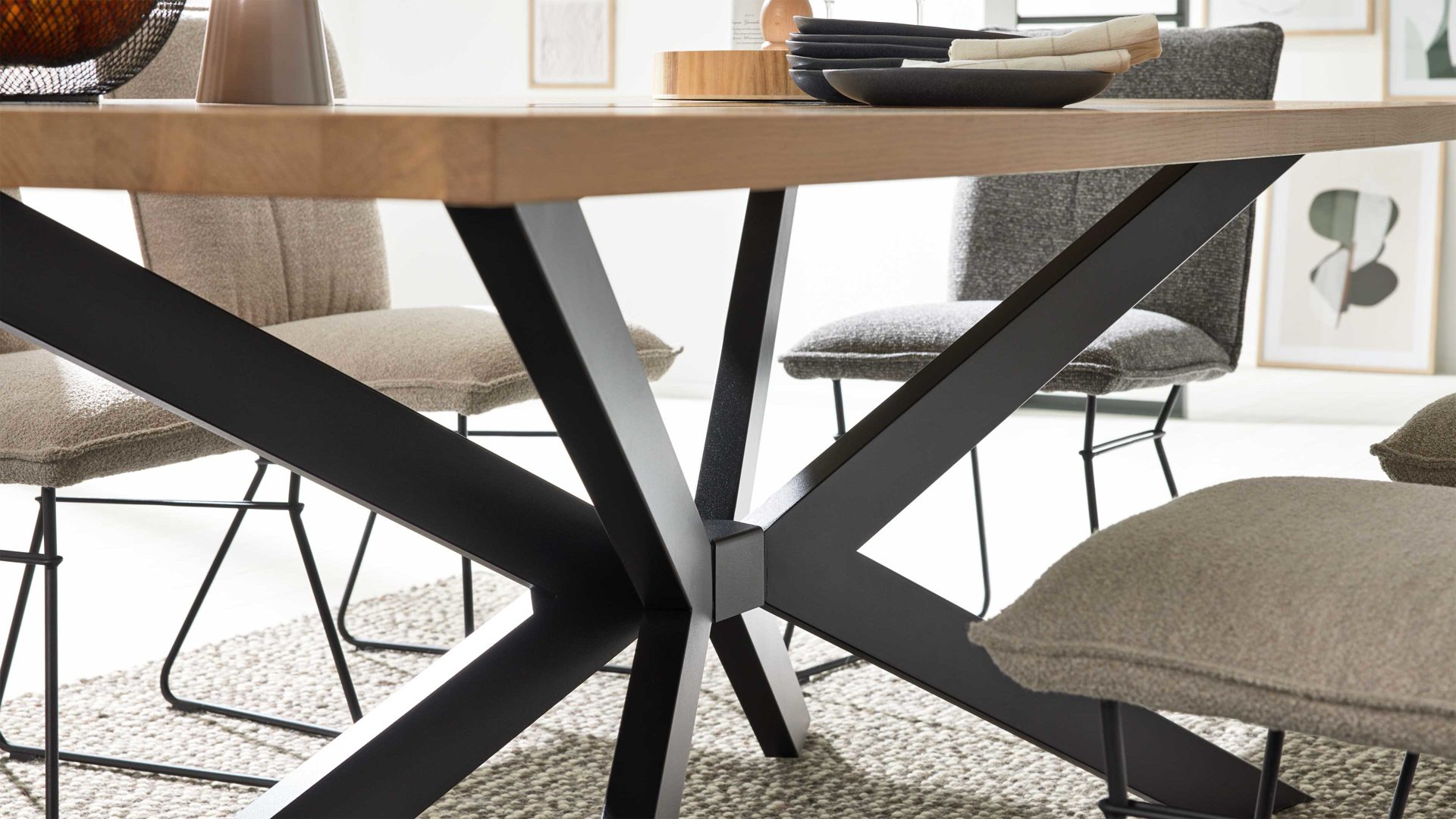 Esstisch Interliving aus Holz in Holzfarben Interliving Wohnzimmer Serie 2025 - Esstisch Wildeiche, Anthrazit & Kork - ca. 200 x 95 cm