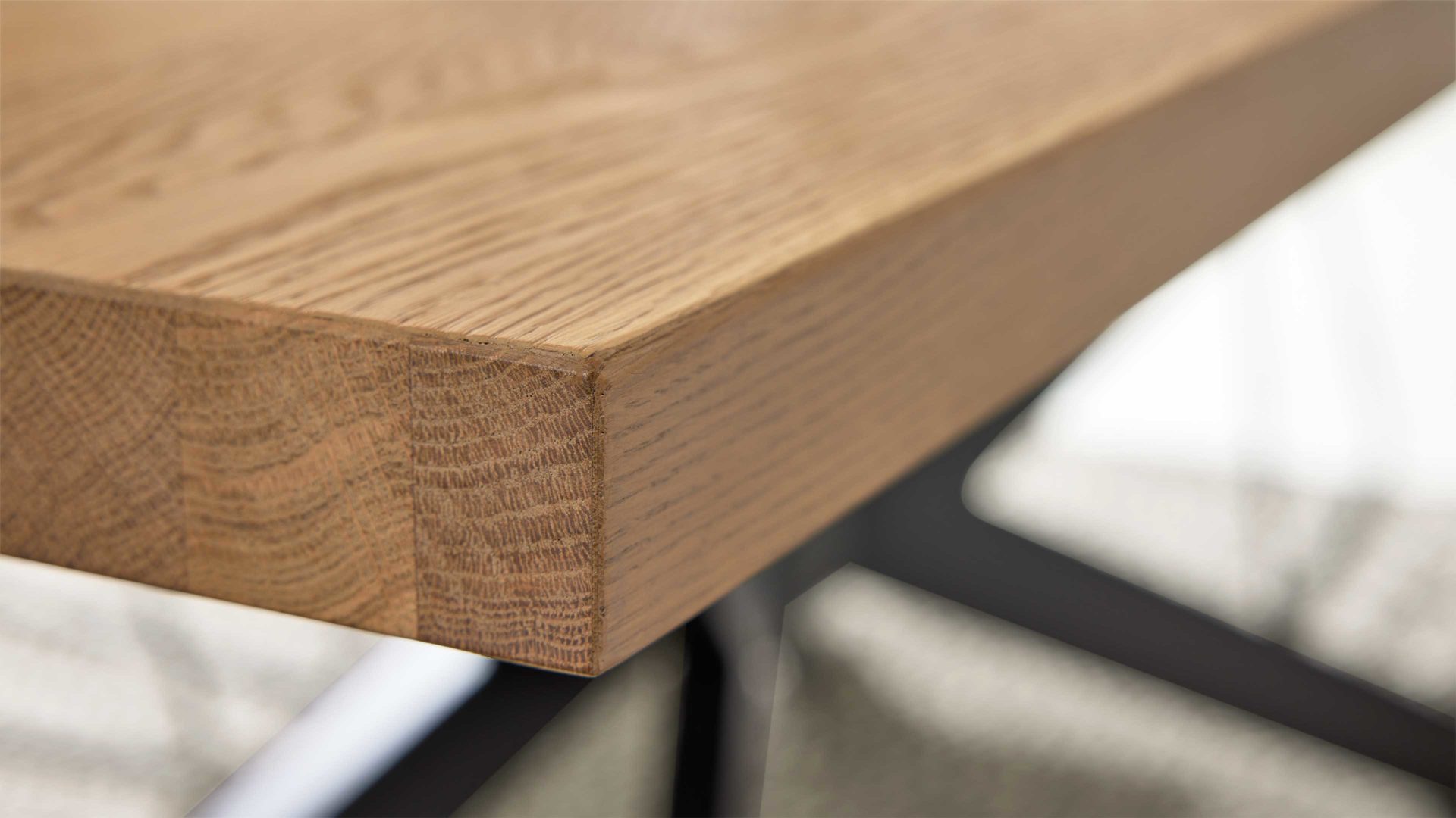 Esstisch Interliving aus Holz in Holzfarben Interliving Wohnzimmer Serie 2025 - Esstisch Wildeiche, Anthrazit & Kork - ca. 200 x 95 cm