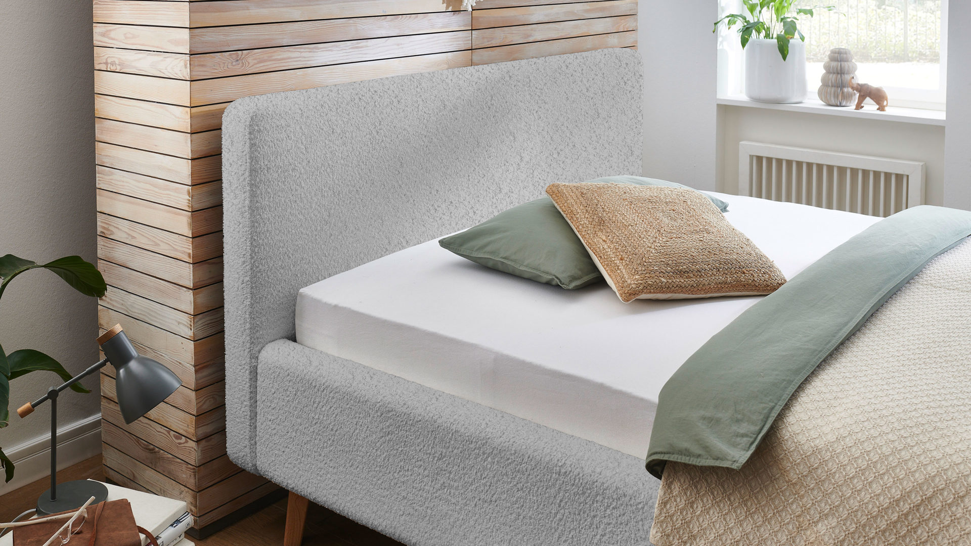 Bettgestell Meise.möbel aus Stoff in Grau Polsterbettgestell Mattis grauer Boucle Bezug Abriamo 6 & Holzfüße - Liegefläche ca. 160 x 200 cm