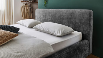 Bettgestell Meise.möbel aus Stoff in Anthrazit Polsterbettgestell Mattis anthrazitfarbener Chenille Bezug Yunus 23 & Holzfüße - Liegefläche ca. 180 x 200 cm