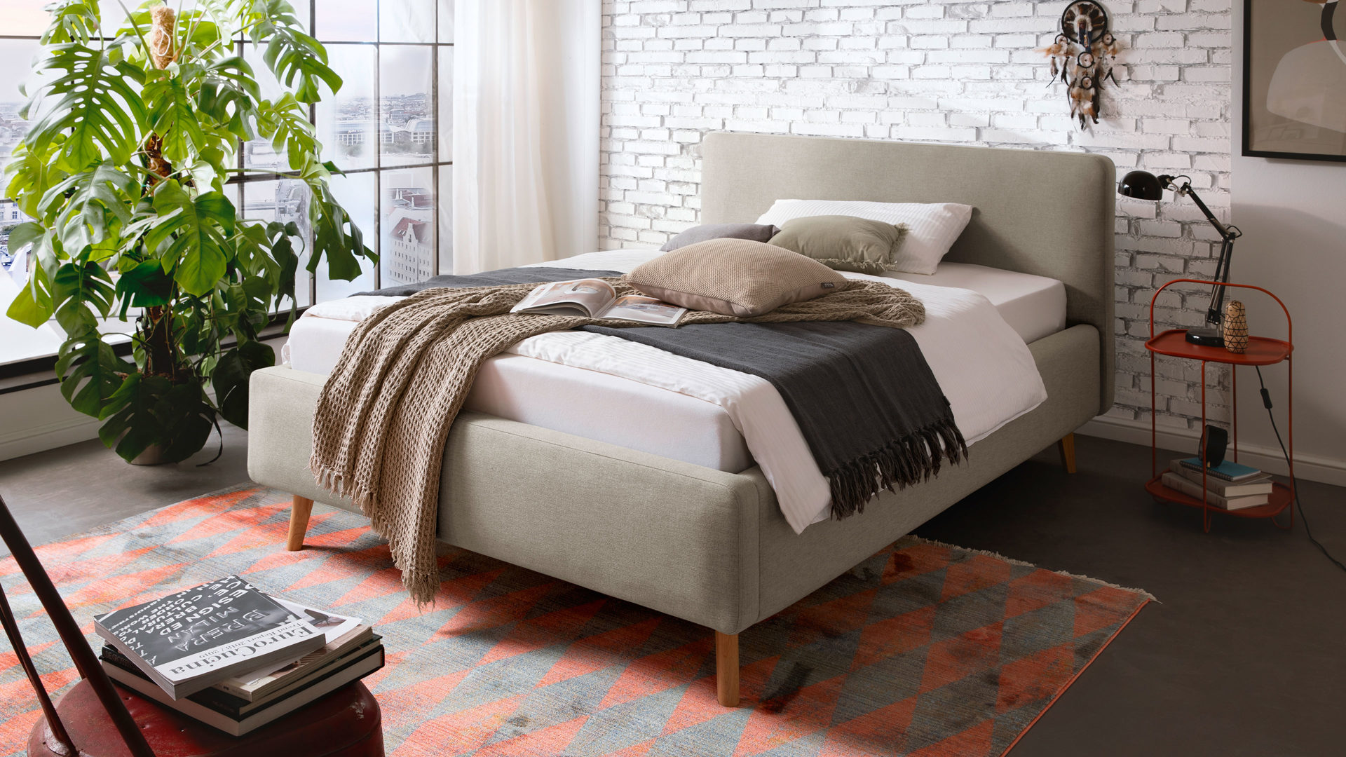 Bettgestell Meise.möbel aus Stoff in Taupe Polsterbettgestell Mattis mit Bettkasten taupefarbenes Flachgewebe Aspen 23 & Holzfüße - Liegefläche ca. 160 x 200 cm