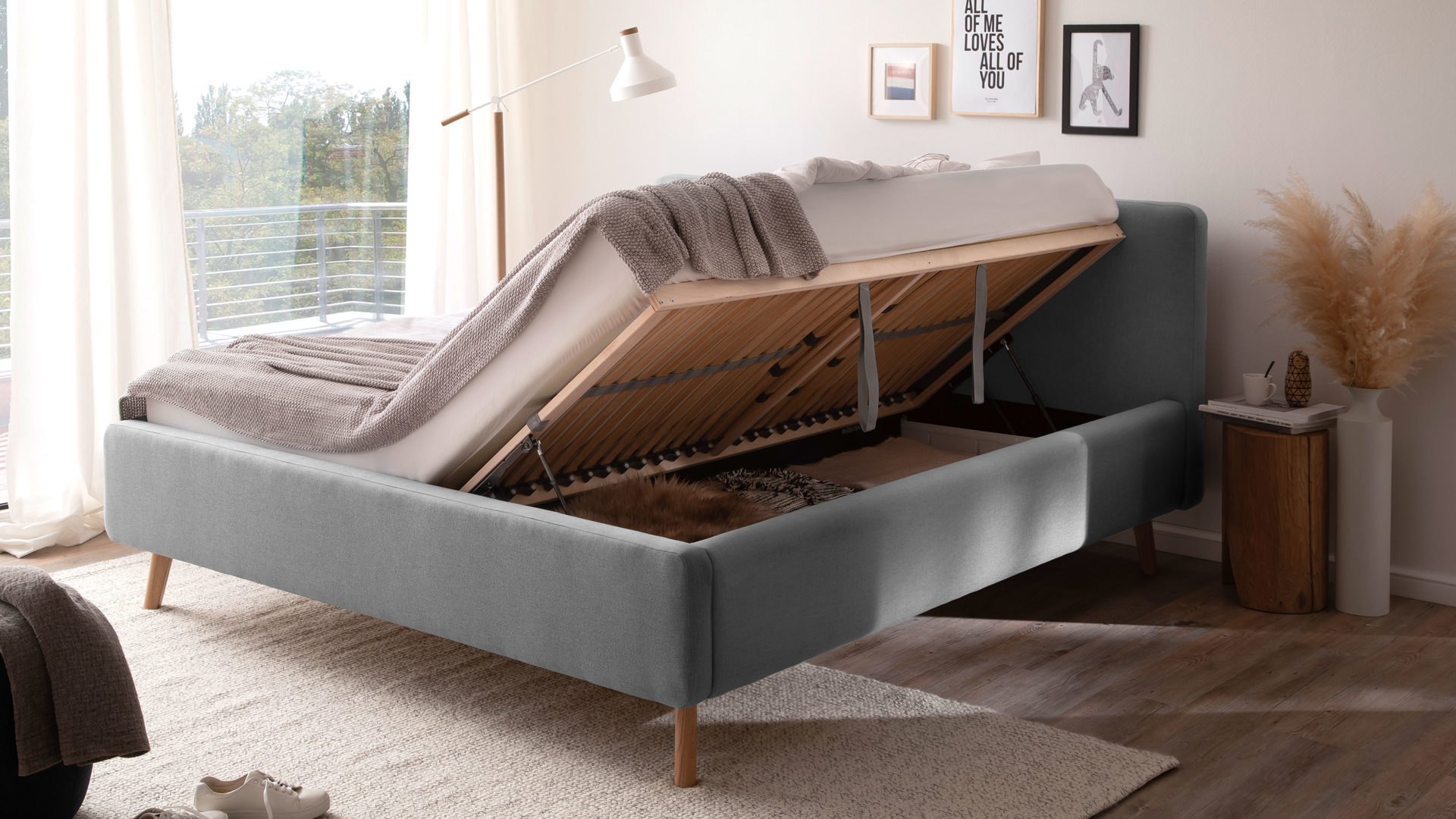 Bettgestell Meise.möbel aus Stoff in Hellgrau Polsterbettgestell Mattis mit Bettkasten hellgraues Flachgewebe Aspen 92 & Holzfüße - Liegefläche ca. 160 x 200 cm