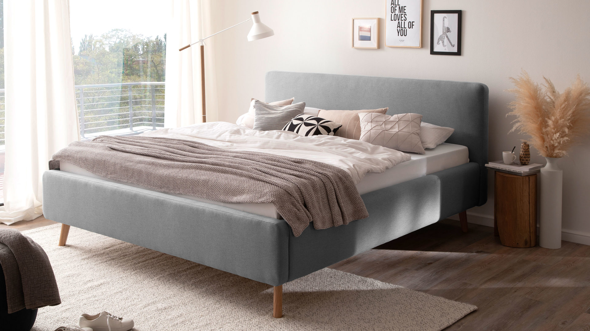 Bettgestell Meise.möbel aus Stoff in Hellgrau Polsterbettgestell Mattis mit Bettkasten hellgraues Flachgewebe Aspen 92 & Holzfüße - Liegefläche ca. 180 x 200 cm