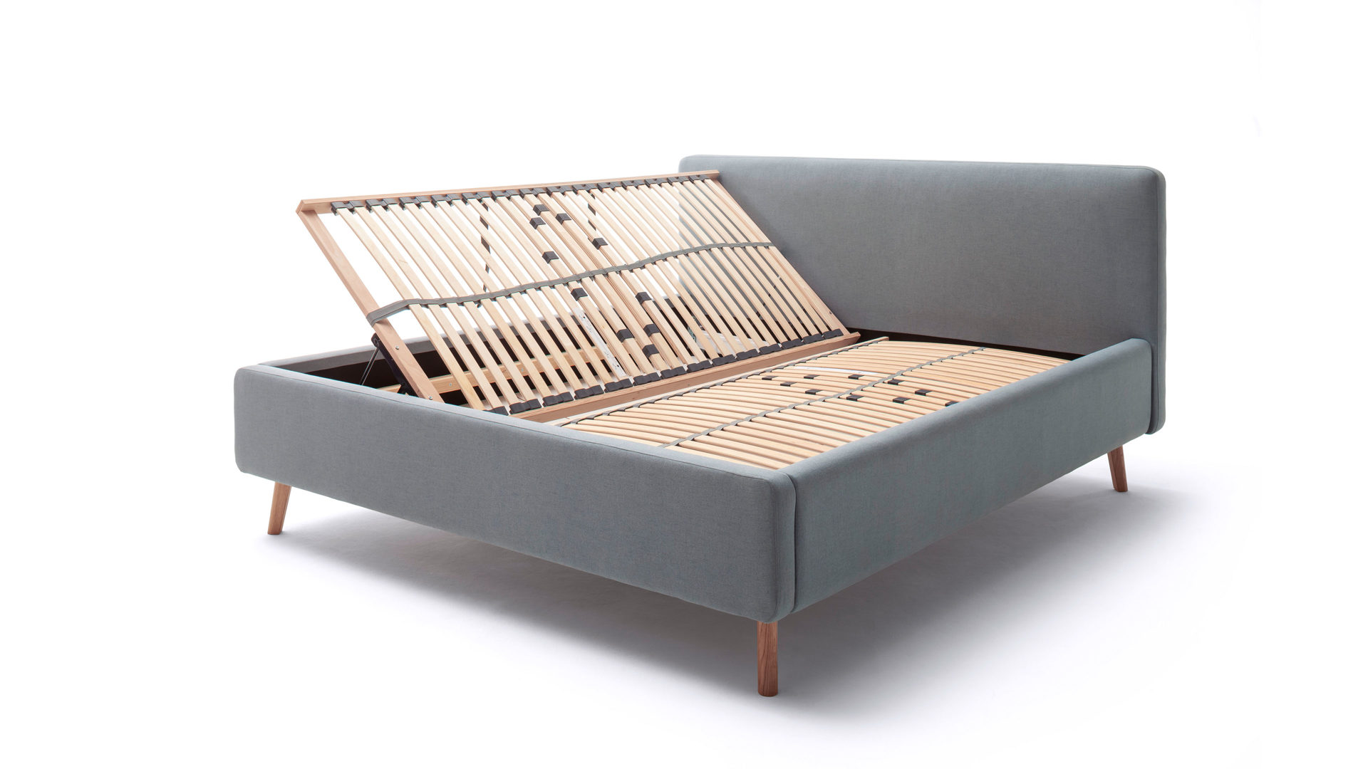 Bettgestell Meise.möbel aus Stoff in Blau Polsterbettgestell Mattis mit Bettkasten eisblaues Flachgewebe Aspen 84 & Holzfüße - Liegefläche ca. 160 x 200 cm