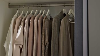 Kleiderschrank Interliving aus Holz in Dunkelgrau Interliving Kleiderschrank Serie 1207 – Kleiderschrank Manhattan - vier Türen, Breite ca. 200 cm