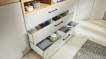 Kleiderschrank Interliving aus Holz in Grau Interliving Kleiderschrank Serie 1207 – Eckschrank Taupe & Balkeneiche - Stellfläche ca. 293 x 252 cm