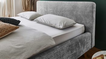 Bettgestell Meise.möbel aus Stoff in Grau Polsterbettgestell Mattis mit Bettkasten grauer Chenille Bezug Yunus 20 & Holzfüße - Liegefläche ca. 160 x 200 cm