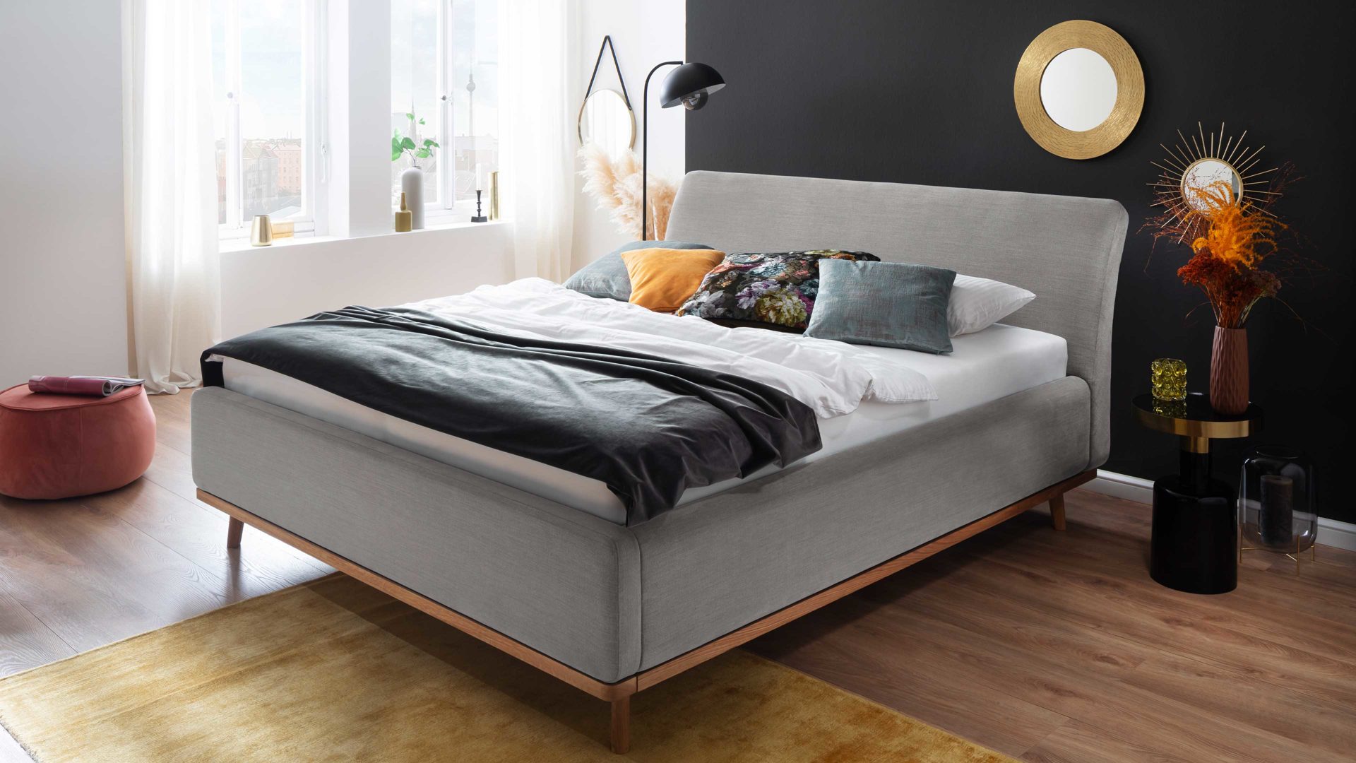 Polsterbett Meise.möbel aus Stoff in Hellgrau Polsterbettgestell Mila mit Bettkasten und Holzrahmen, glattes Kopfteil hellgrauer Flachgewebe-Bezug Capri 4150 - Liegefläche ca. 180 x 200 cm