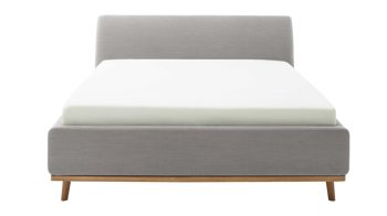 Polsterbett Meise.möbel aus Stoff in Hellgrau Polsterbettgestell Mila mit Bettkasten und Holzrahmen, glattes Kopfteil hellgrauer Flachgewebe-Bezug Capri 4150 - Liegefläche ca. 180 x 200 cm