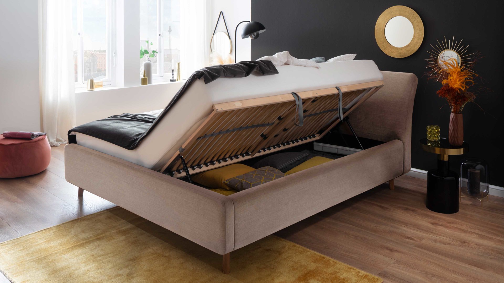 Polsterbett Meise.möbel aus Stoff in Beige Polsterbettgestell Mila mit Bettkasten, glattes Kopfteil beiger Flachgewebe-Bezug Capri 3723 - Liegefläche ca. 180 x 200 cm