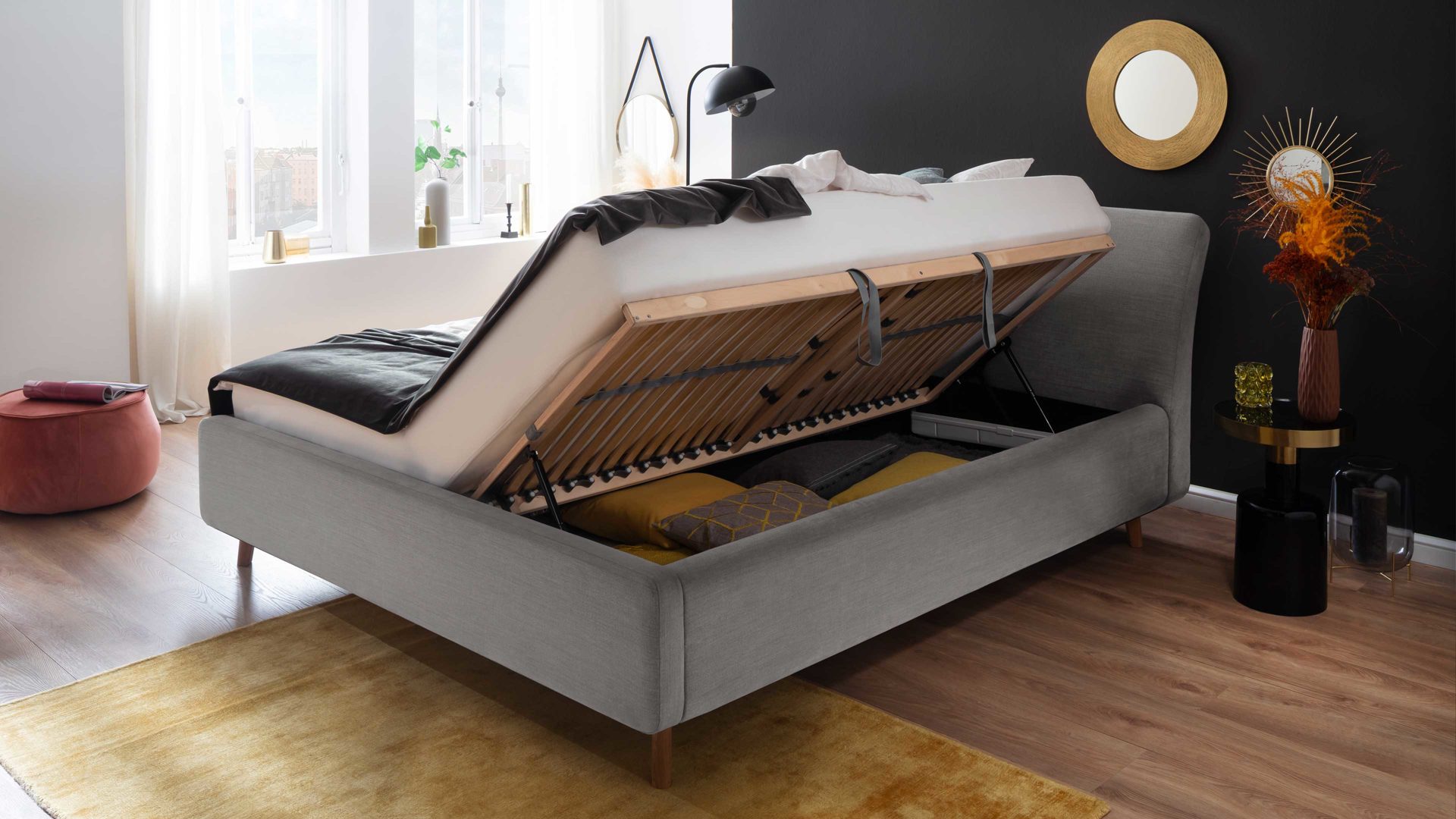 Polsterbett Meise.möbel aus Stoff in Hellgrau Polsterbettgestell Mila mit Bettkasten, glattes Kopfteil hellgrauer Flachgewebe-Bezug Capri 4150 - Liegefläche ca. 160 x 200 cm