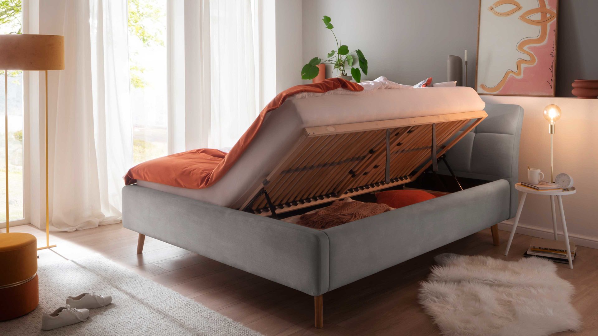 Polsterbett Meise.möbel aus Stoff in Hellgrau Polsterbettgestell Mila mit Bettkasten, gestepptes Kopfteil hellgrauer Flachgewebe-Bezug Capri 4150 - Liegefläche ca. 180 x 200 cm