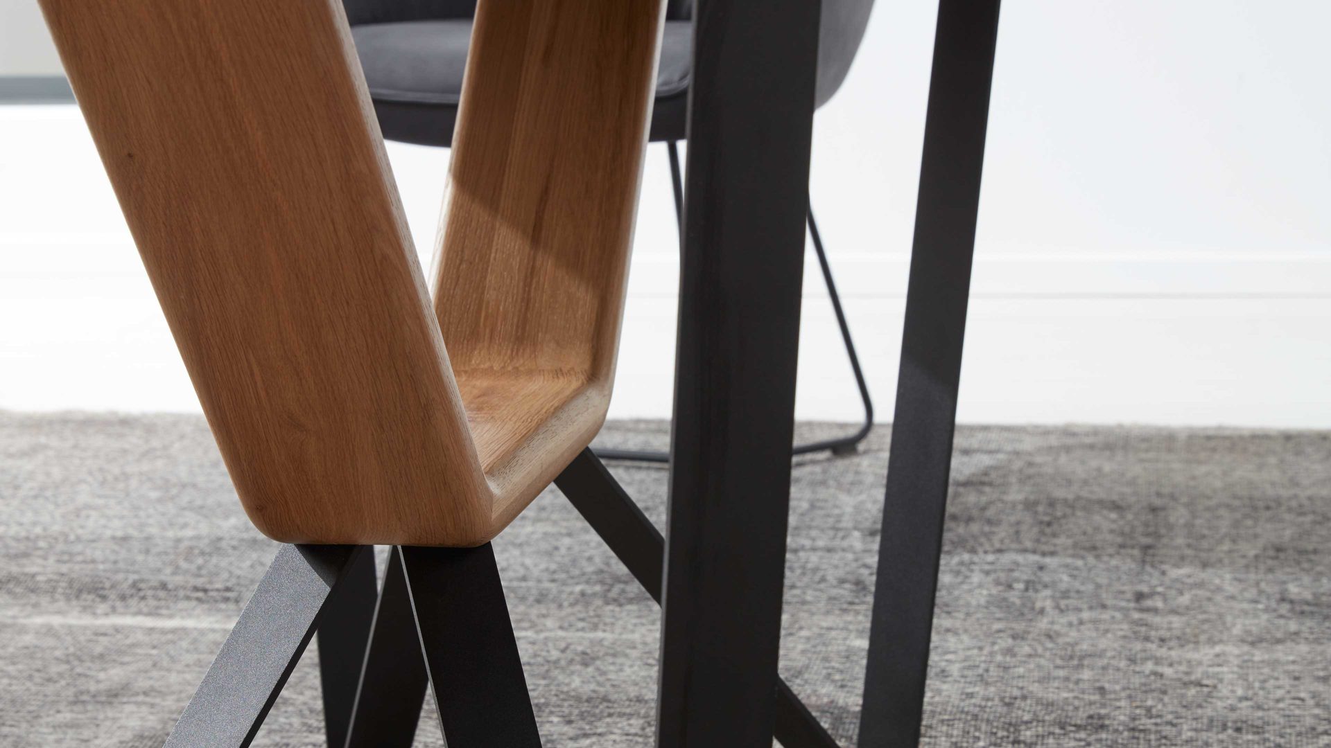 Esstisch Koinor aus Keramik in Anthrazit KOINOR Esstisch Kleo anthrazitfarbene Keramikplatte & schwarzes Metallgestell, Wildeiche – ca. 90 x 180 cm