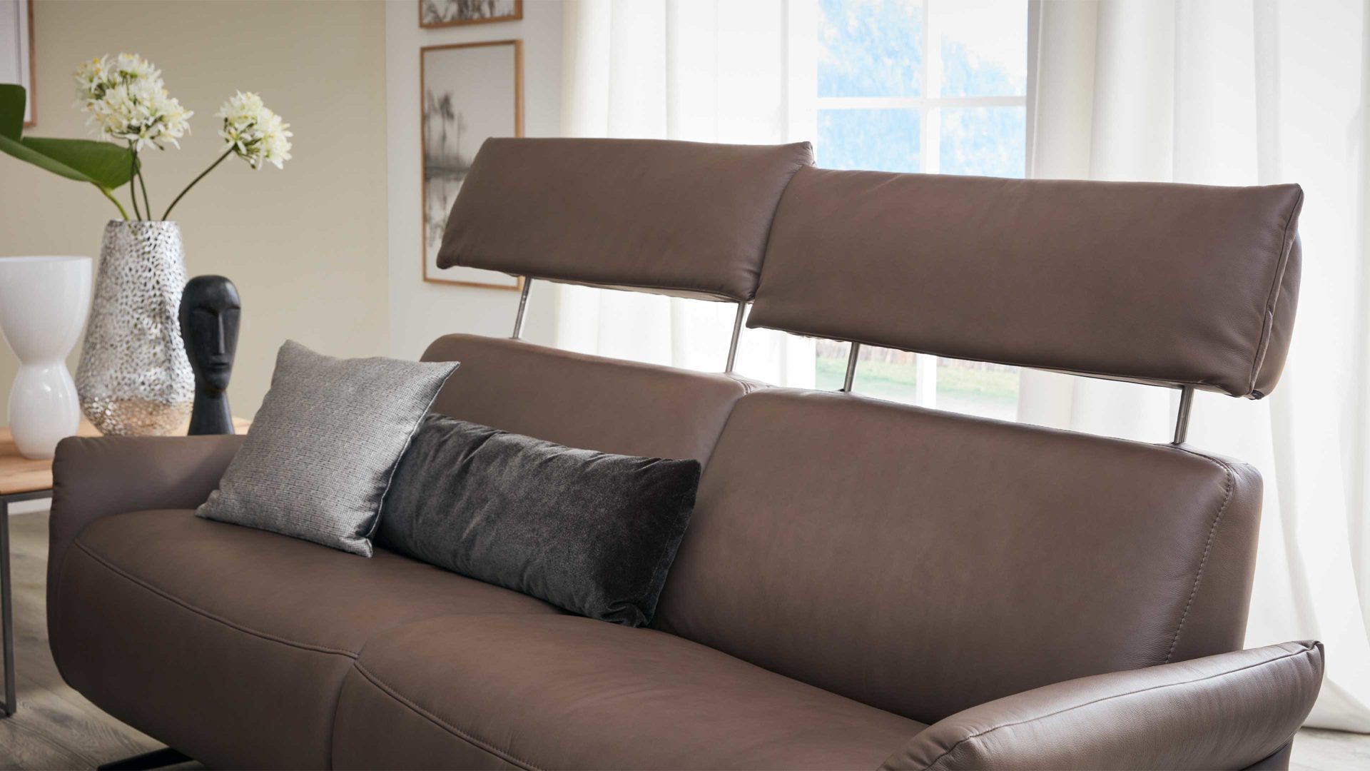 Dreisitzer comfortmaster besser sitzen, liegen, leben aus Leder in Dunkelbraun Comfortmaster 4161 - Dreisitzer 82 Q mit Funktionen schokofarbenes LongLife-Leder LG24 – Breite ca. 206 cm