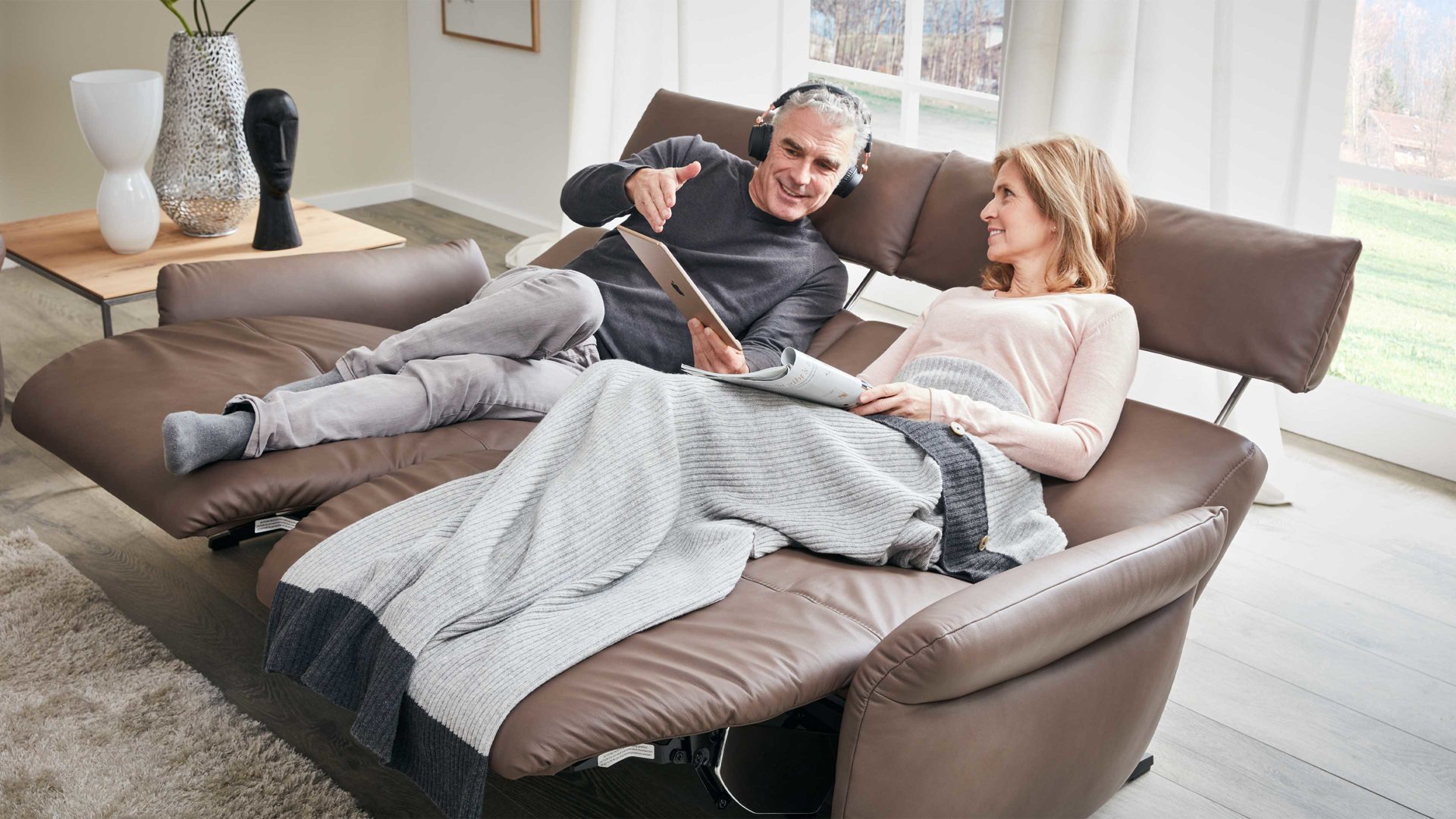 Dreisitzer comfortmaster besser sitzen, liegen, leben aus Leder in Dunkelbraun Comfortmaster 4161 - Dreisitzer 82 Q mit Funktionen schokofarbenes LongLife-Leder LG24 – Breite ca. 206 cm