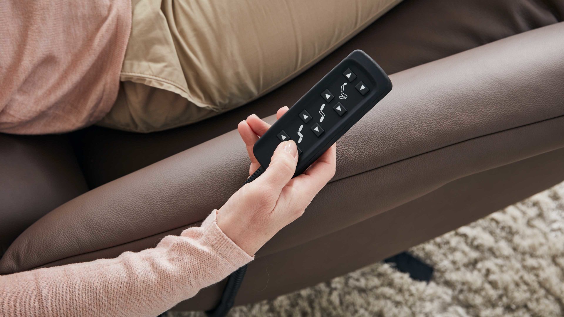 2,5-Sitzer comfortmaster besser sitzen, liegen, leben aus Leder in Dunkelbraun Comfortmaster 4160 - 2,5-Sitzer 44 Q mit Cumuly-Funktionen sattelfarbenes LongLife-Leder – Breite ca. 207 cm