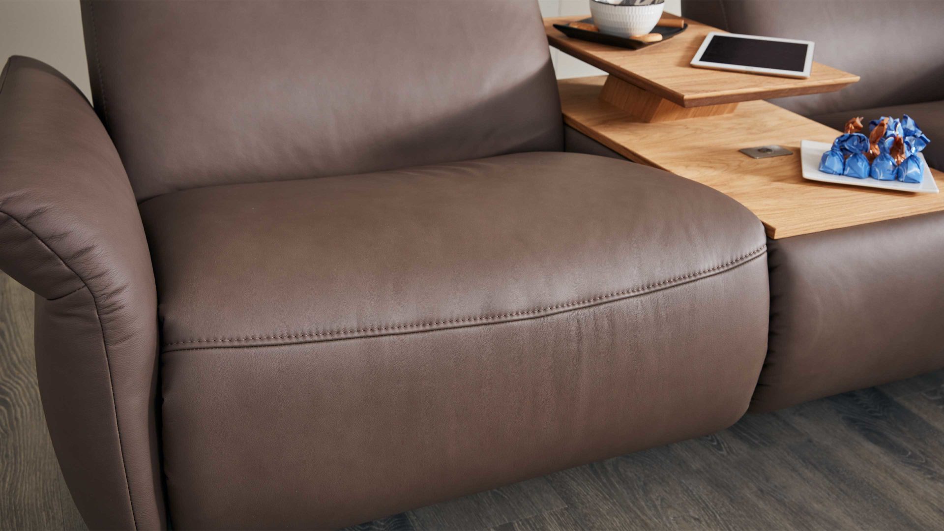 2,5-Sitzer comfortmaster besser sitzen, liegen, leben aus Leder in Dunkelbraun Comfortmaster 4160 - 2,5-Sitzer 44 Q mit Cumuly-Funktionen sattelfarbenes LongLife-Leder – Breite ca. 207 cm