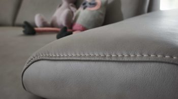 Polsterhocker modulmaster aus Leder in Hellgrau Modulmaster MM-PN1161 - XXL-Hocker alufarbenes LongLifeLeder Vivre & schwarze Winkelfüße - ca. 130 x 65 cm