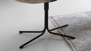 Polsterstuhl K+w polstermöbel aus Stoff in Beige Esszimmerserie Base - Armlehnenstuhl naturfarbener Bezug 940-38 & schwarzes 4-Stern-Drehkreuz - ca. 64 x 89 cm