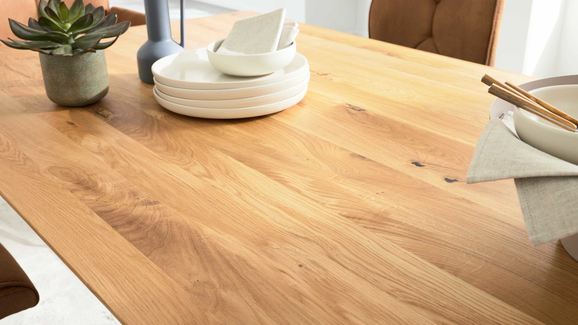 Esstisch Interliving aus Holz in Holzfarben Interliving Esszimmer Serie 5104 – Esstisch helle Wildeiche & Edelstahl - ca. 200 x 100 cm