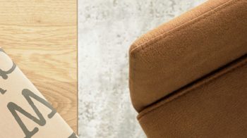 Vierfußstuhl Interliving aus Kunstfaser in Hellbraun Interliving Esszimmer Serie 5104 – Polsterstuhl mit Drehfunktion bernsteinfarbene Mikrofaser Amber & Edelstahl