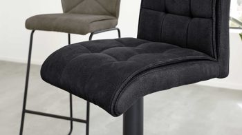 Barstuhl Interliving aus Kunstfaser in Schwarz Interliving Esszimmer Serie 5104 – Barstuhl mit Drehfunktion carbonschwarze Mikrofaser Night & mattschwarzer Sternfuß
