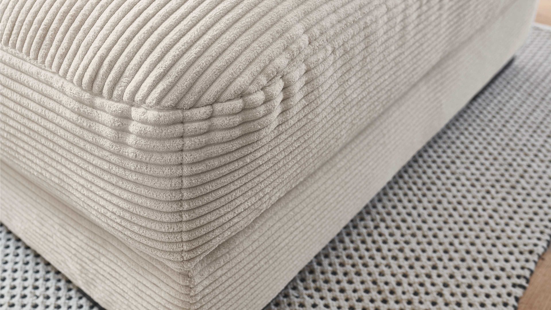 Polsterhocker A. z. iwaniccy aus Stoff in Beige Polsterprogramm Spirit - XXL-Polsterhocker cremefarbener Breitcord Lincoln 03 - Breite ca. 110 cm