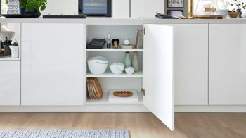 Einbauküche culineo® aus Holz in Weiß Culineo® Einbauküche C648 mit AEG Einbaugeräten Hochglanz Weiß - zweizeilig