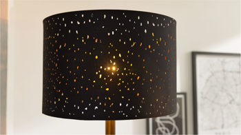 Stehleuchte Interliving aus Stoff in Schwarz Interliving Leuchten Serie 9343 - Stehleuchte Schwarz & Gold – Höhe ca. 175 cm