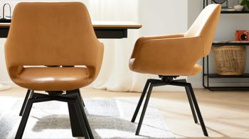 Polsterstuhl Interliving aus Kunstfaser in Orange Interliving Esszimmer Serie 5112 - Schalenstuhl kurkumafarbene Mikrofaser Gavin A3 & anthrazitfarbenes Metall