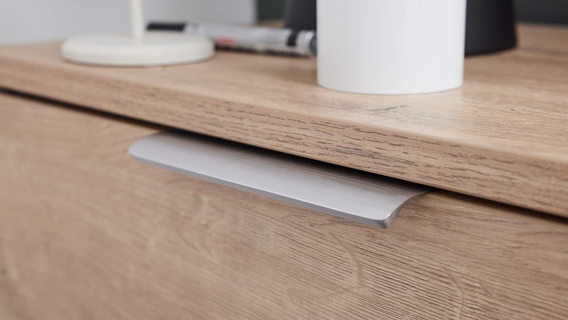 Schuhschrank Interliving aus Holz in Weiß Interliving Garderobe Serie 6012 - Schuhschrank INL-202 weißer Mattlack & Steineiche - eine Schublade, zwei Klappen, Breite ca. 120 cm