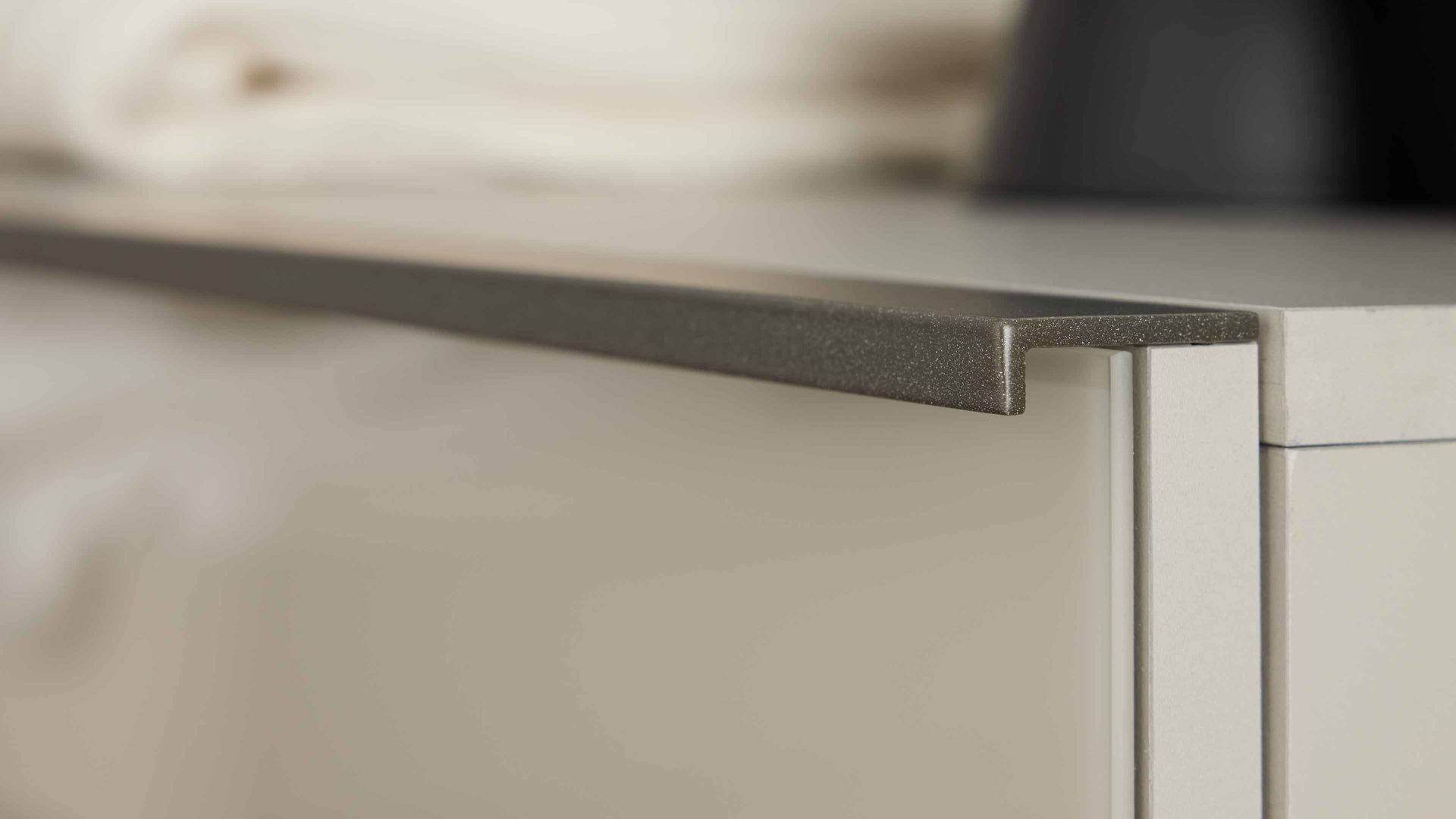 Komplettzimmer Interliving aus Holz in Weiß Interliving Schlafzimmer Serie 1032 – Komplettzimmer Weiß & Kieselgrau - vierteilig, Liegefläche ca. 180 x 200 cm