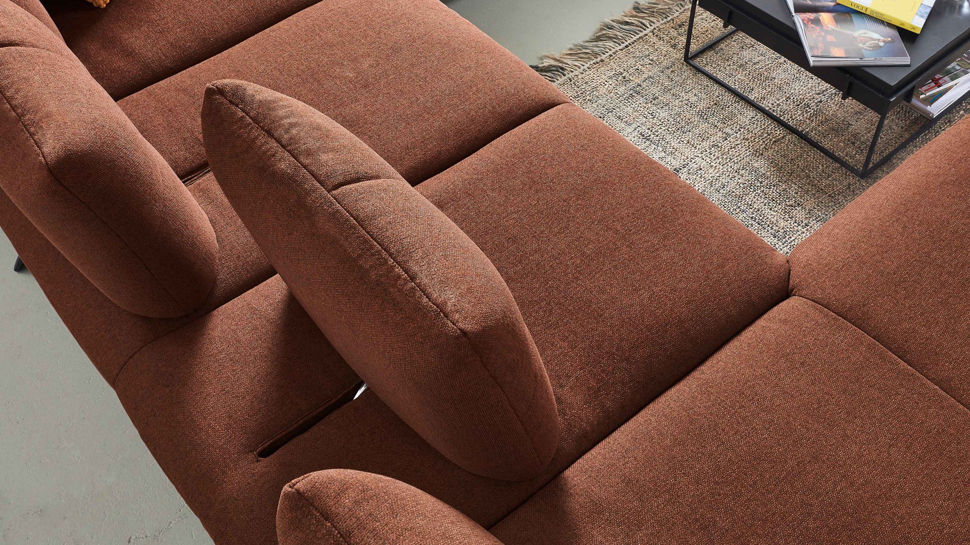 Ecksofa KAWOO aus Stoff in Orange KAWOO Polsterprogramm Dover XC - Wohnlandschaft kupferfarbene Bezüge Amsterdam & Miranda - Stellfläche ca. 372 x 250 cm