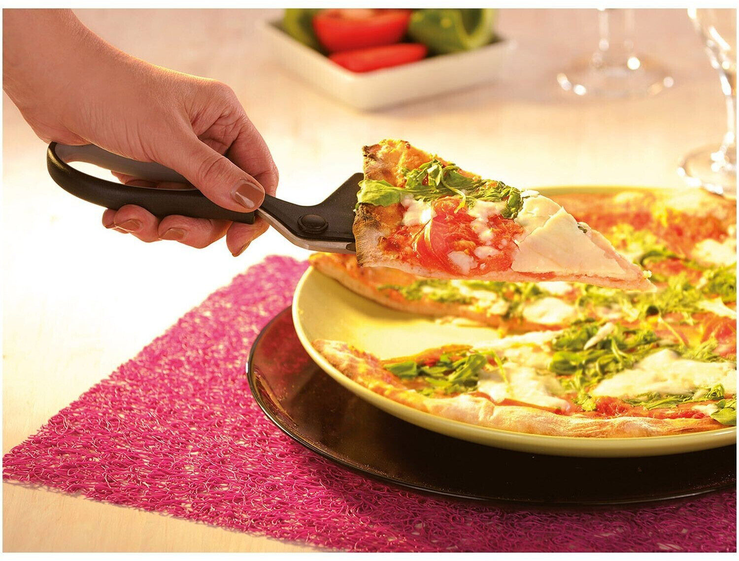 Küchenhelfer Gefu aus Kunststoff in Schwarz Edelstahl Rot GEFU Pezzo Pizzaschere hochwertiger Edelstahl & Kunststoff