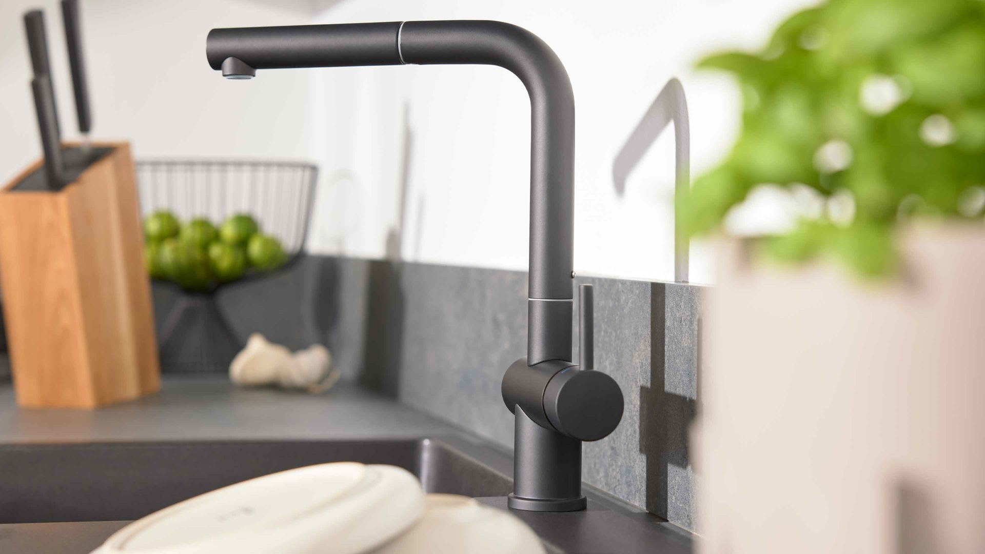 Einbauküche Interliving aus Holz in Braun Interliving Küche Serie 3064 mit privileg-Einbaugeräten Sepiabraun - Stellfläche ca. 345 x 258 cm