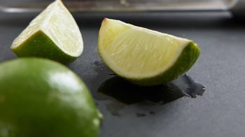 Einbauküche Interliving aus Holz in Dunkelgrau Interliving Küche Serie 3115 mit privileg-Einbaugeräten Graphit Hochglanz – Stellfläche ca. 360 x 365 cm