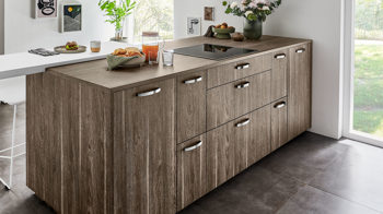 Einbauküche Nolte® küchen aus Holz in Weiß nolte® Einbauküche Manhattan Uni mit SIEMENS Einbaugeräten Weiß & Eiche Graphitsilber – zweizeilig