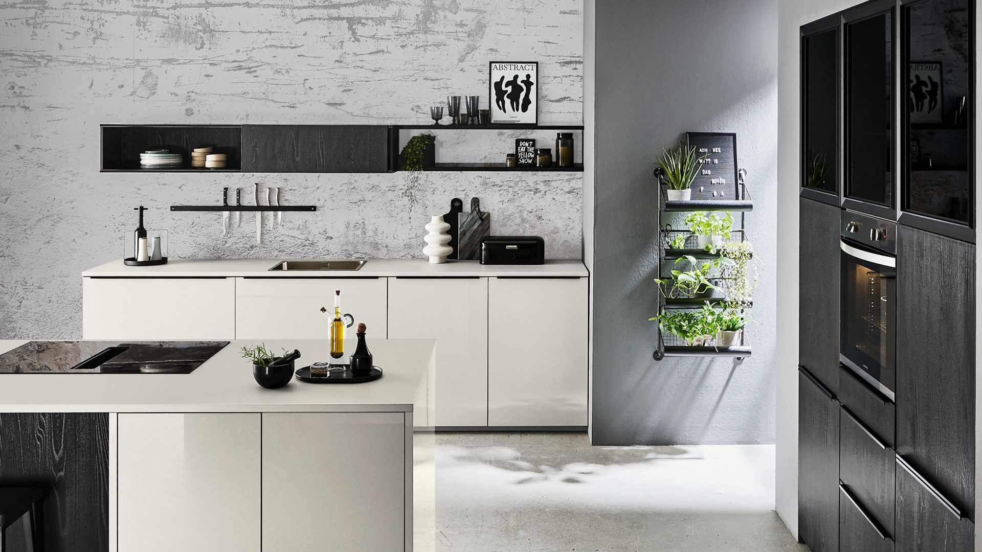 Einbauküche Nolte® küchen aus Holz in Hellgrau nolte® Einbauküche Lux mit privileg Einbaugeräten Platingrau & Eiche Nero – dreizeilig