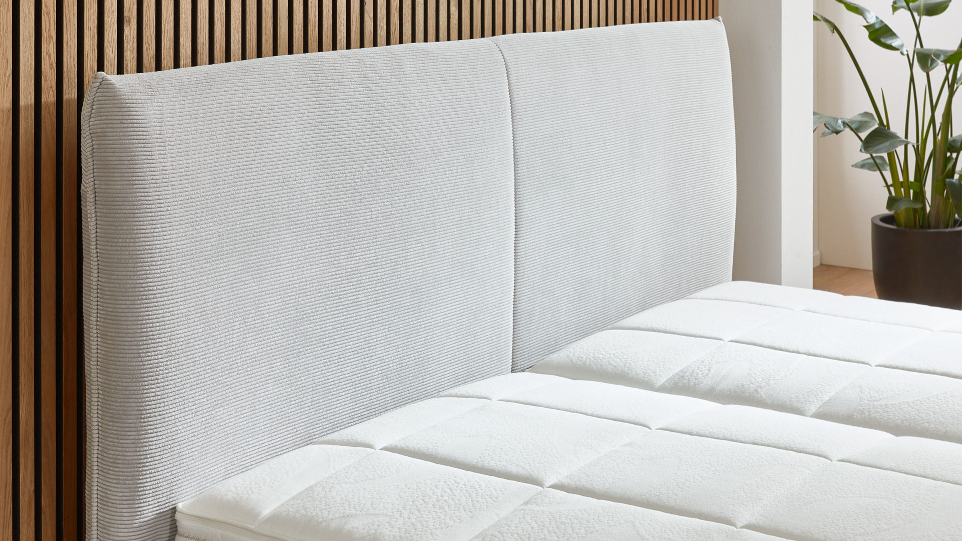 Bettgestell comfortmaster besser sitzen, liegen, leben aus Stoff in Hellgrau Comfortmaster Polsterbett Serie OC-PB23104 - Polsterbettgestell silberfarbener Feincord – Liegefläche ca. 180 x 200 cm