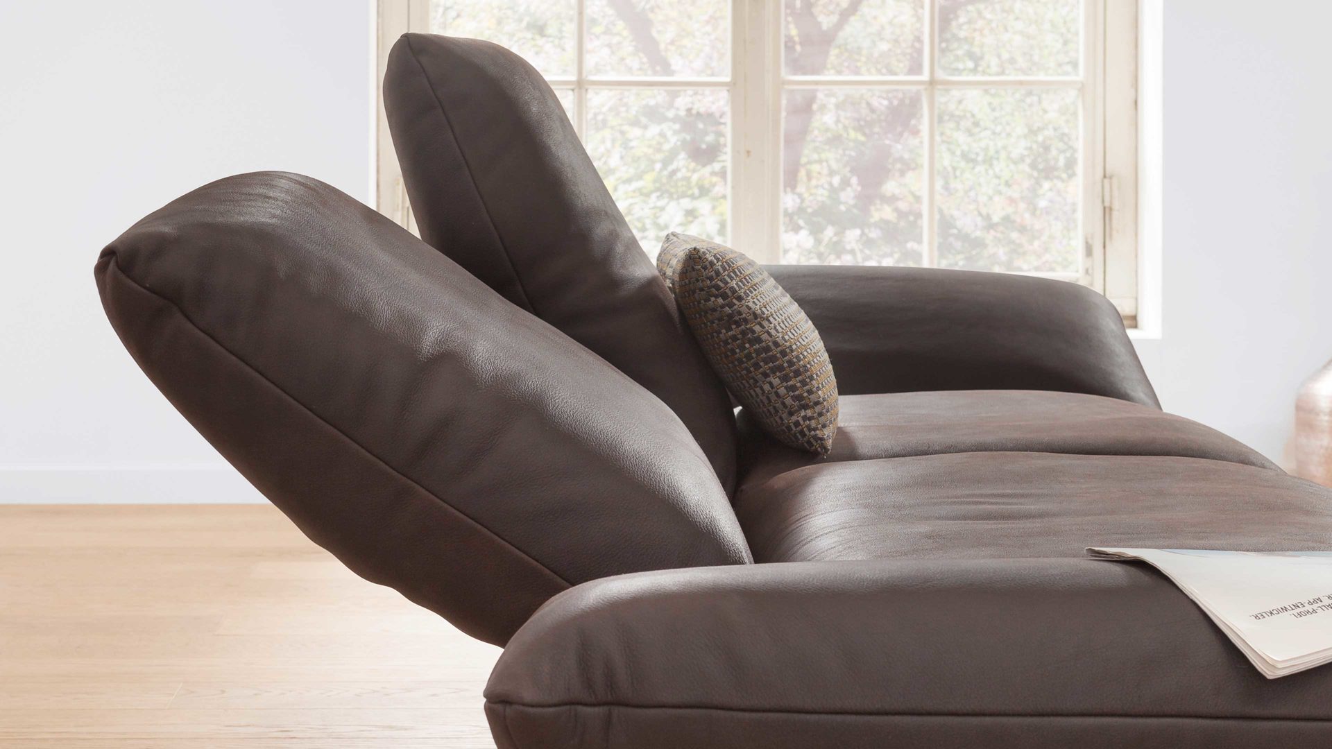 2,5-Sitzer Koinor aus Leder in Dunkelbraun KOINOR 2,5-Sitzer Ledersofa Harriet schokofarbenes Leder India & Wildeiche – Länge ca. 236 cm