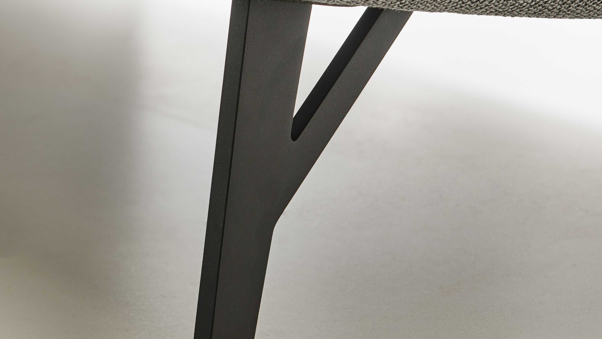 2,5-Sitzer Himolla aus Stoff in Grau himolla Polsterprogramm 1385-Promotion - 2,5-Sitzer mit motorischen Funktionen gletscherfarbener Bezug Q2 Fashion & anthrazitfarbene Metallfüße - Länge ca. 183 cm