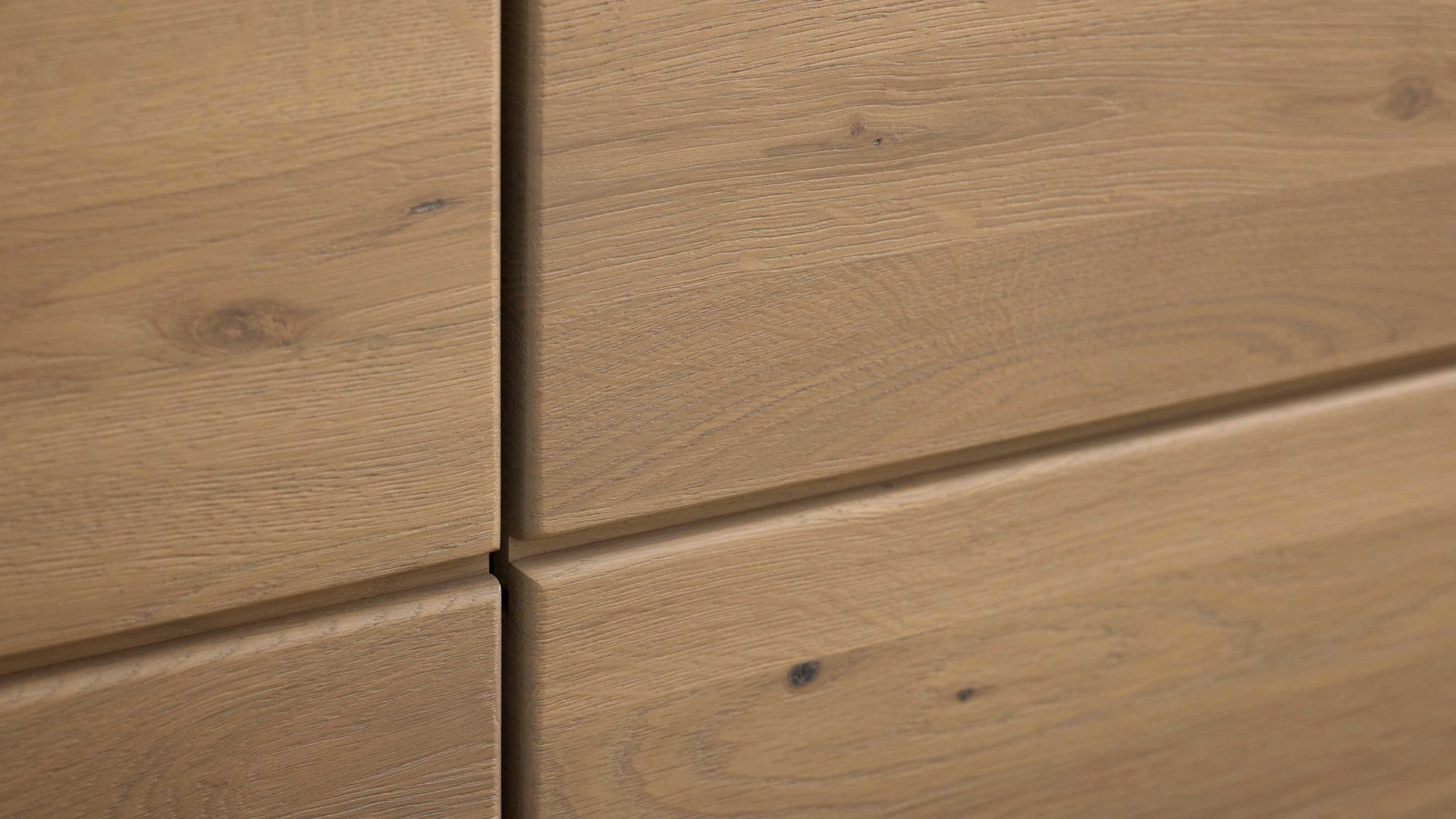 Sideboard Interliving aus Holz in Holzfarben Interliving Wohnzimmer Serie 2029 - Highboard 22 Wildeiche & Granit-Steinoptik - drei Türen, eine Schublade, Breite ca. 132 cm