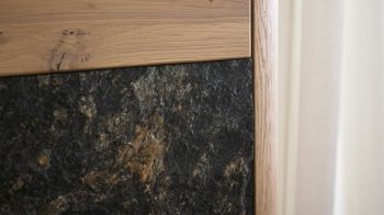 Wohnwand Interliving aus Holz in Holzfarben Interliving Wohnzimmer Serie 2029 - Wohnwand 81 Wildeiche & Granit-Steinoptik - dreiteilig, Breite ca. 320 cm