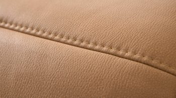 Polsterhocker Interliving aus Stoff in Orange Interliving Sofa Serie 4064 - XXL-Polsterhocker kurkumafarbene Mikrofaser Galero Punto & Fuß W003-01 - ca. 130 x 65 cm