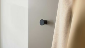 Wandgarderobe Interliving aus Holz in Hellgrau Interliving Garderobe Serie 6012 - Wandgarderobe INL-802 graubeiger Mattlack - ca. 20 x 180 cm