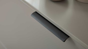 Schuhschrank Interliving aus Holz in Hellgrau Interliving Garderobe Serie 6012 - Hänge-Schuhschrank graubeiger Mattlack - zwei Klappen, Breite ca.  160 cm