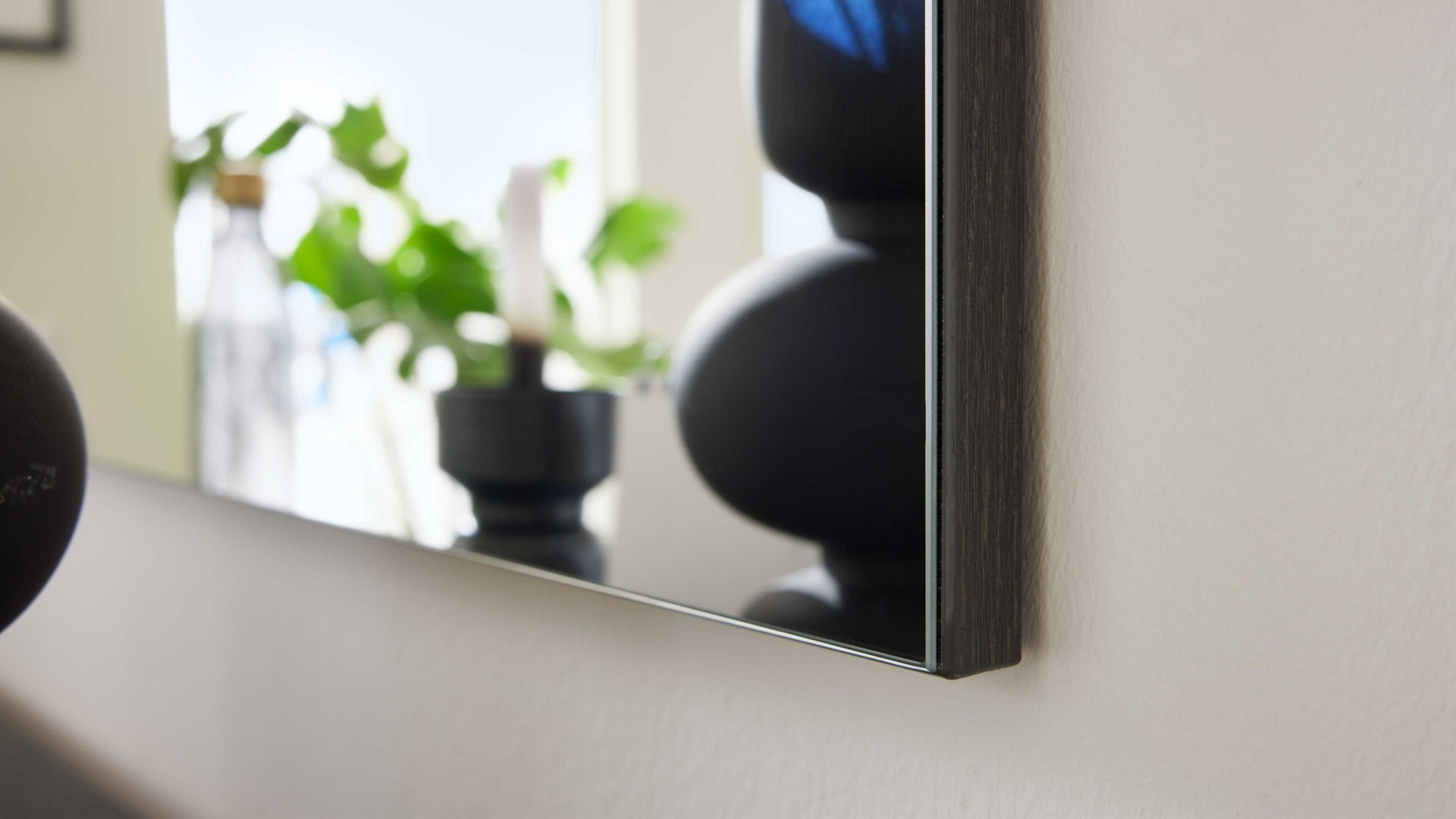 Wandspiegel Interliving aus Spiegel in Schwarz Interliving Garderobe Serie 6012 - Garderobenspiegel Räuchereiche - ca. 120 x 82 cm