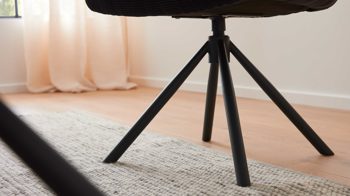 Vierfußstuhl Interliving aus Kunstfaser in Schwarz Interliving Esszimmer Serie 5116 – Polsterstuhl carbonschwarze Mikrofaser Night & schwarzes Gestell F37