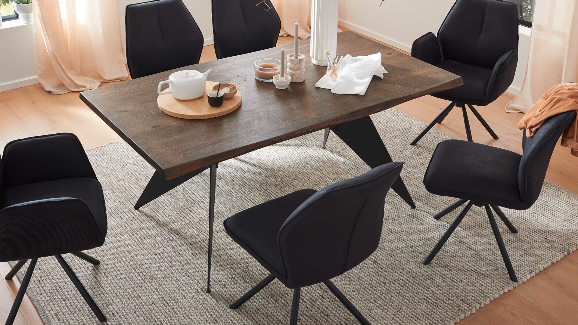 Esstisch Interliving aus Holz in Holzfarben Dunkel Interliving Esszimmer Serie 5116 – Esstisch Mooreiche & schwarzer Stahl - ca. 180 x 100 cm